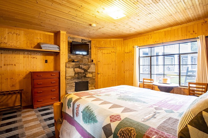 Lloyds on the River Country Inn by OYO