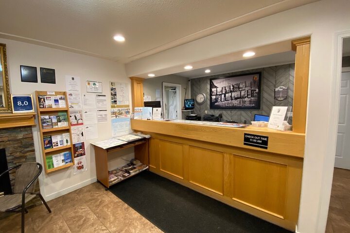 Super 8 by Wyndham 100 Mile House