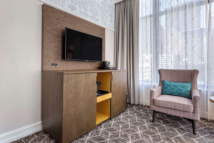 Room 35 of 46