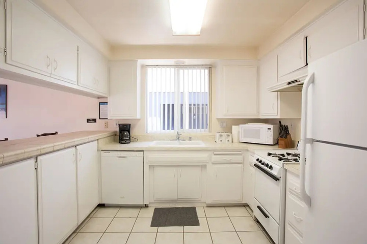 3612 Seashore Drive Abru 4 Bedroom Duplex