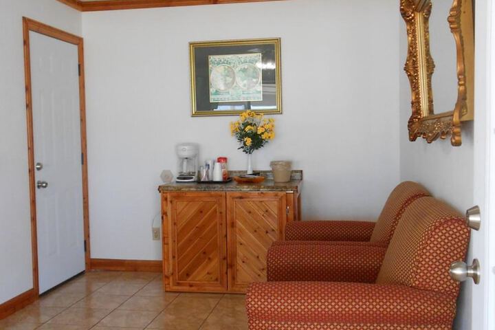 Room 11 of 27