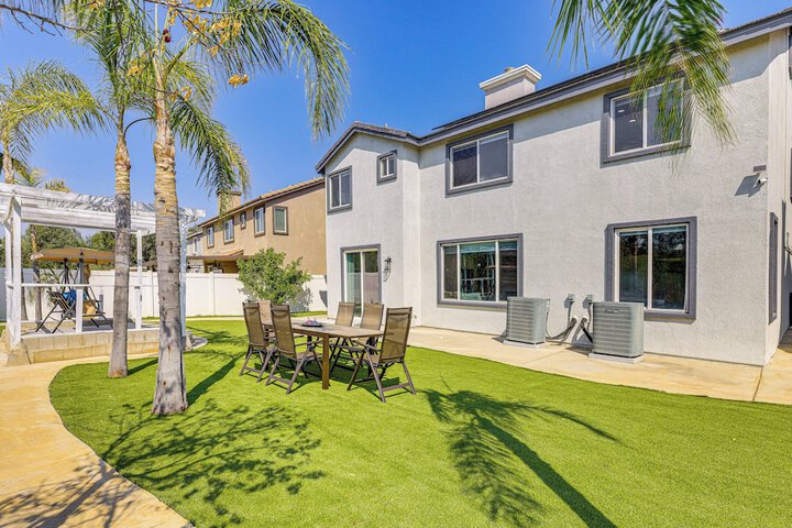 Mtn-view Gem w / Private Yard: Luxe Beaumont Home