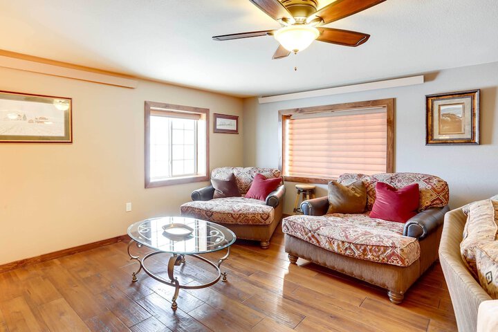 Modern Deadwood Apt With Mountain Views & Grill!