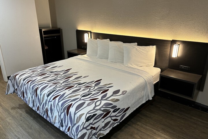 Room 9 of 9