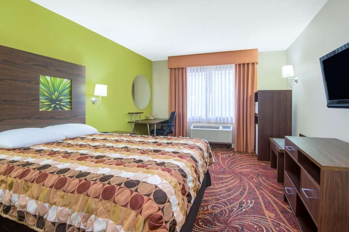 Room 9 of 14