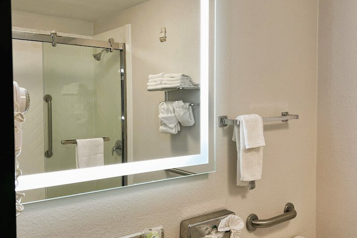 Comfort Inn & Suites Sheboygan I-43