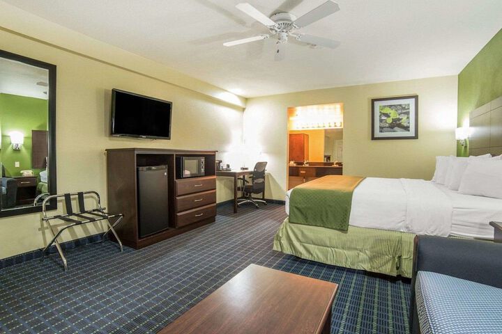 Room 17 of 27