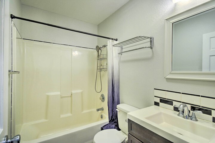 Lakefront Bremerton Vacation Rental w / Deck!