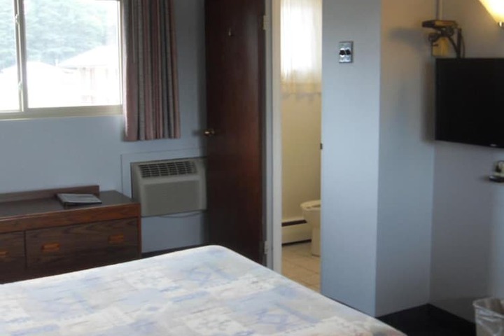 Room 16 of 40