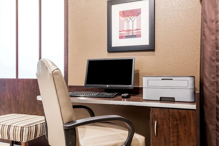 Business Center 22 of 23