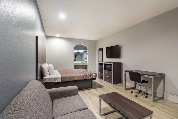 Room 8 of 35
