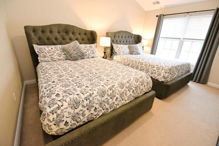 Walk to Notre Dame Spacious 3BR Townhome w Garage Family-friendly Amenities 123p