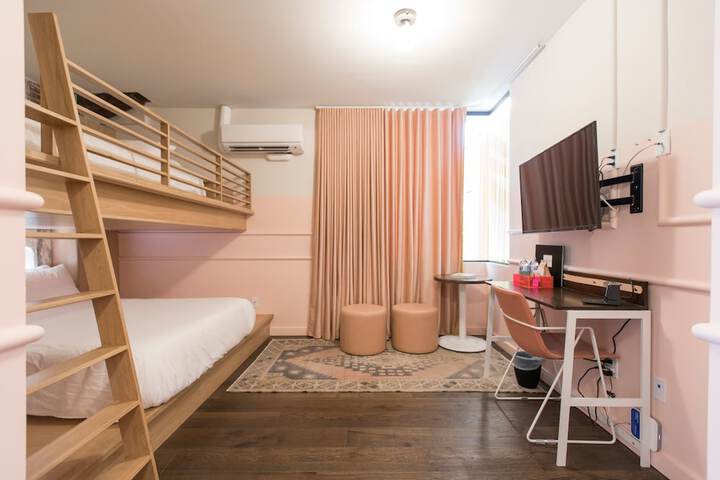 Room 118 of 195