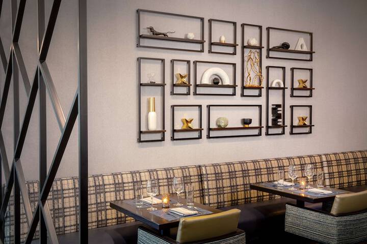 Dining 41 of 45