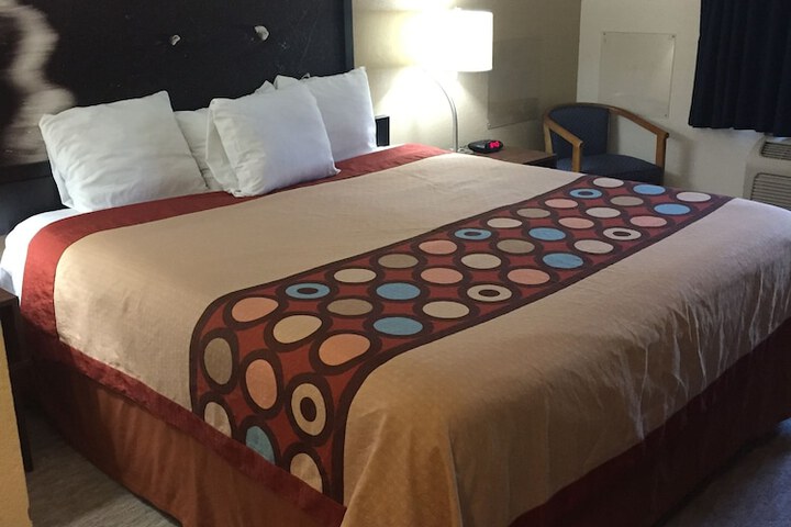 Room 14 of 34