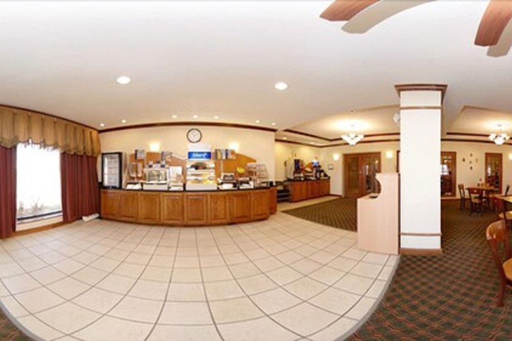 Holiday Inn Express & Suites Plainview by IHG
