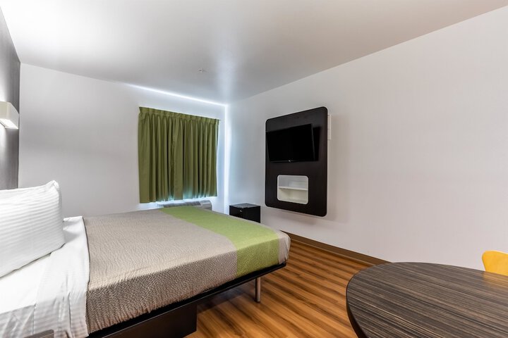 Room 16 of 33