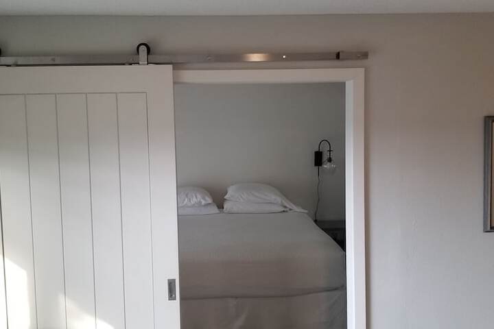 The Waves / The Argonauta Inn/The White Heron Lodge