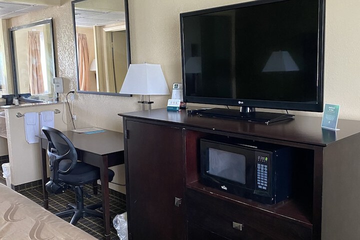 Room 15 of 36