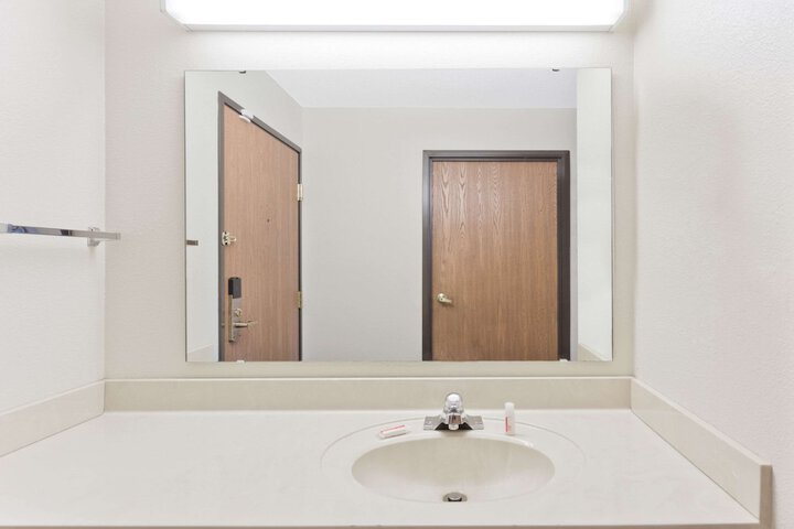 Room 10 of 14