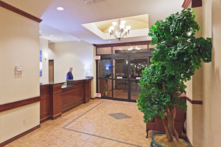 Holiday Inn Express & Suites by IHG