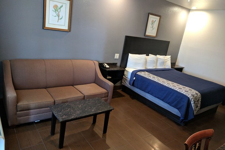 Room 42 of 60