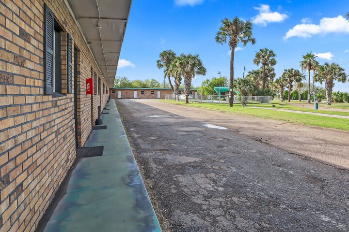 Mathis Motel