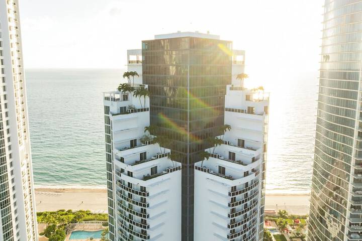 Trump International Beach Resort