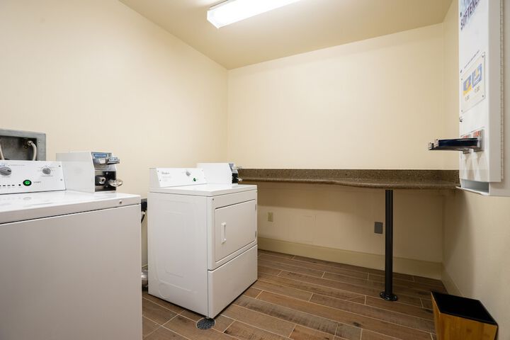 Room 27 of 82