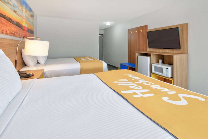 Room 15 of 28