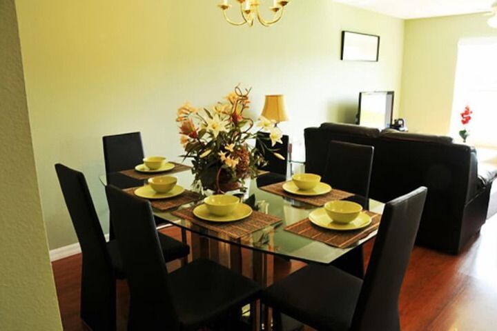 Dining 12 of 18