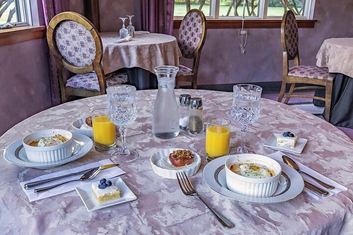 Twin Pine Manor Bed & Breakfast