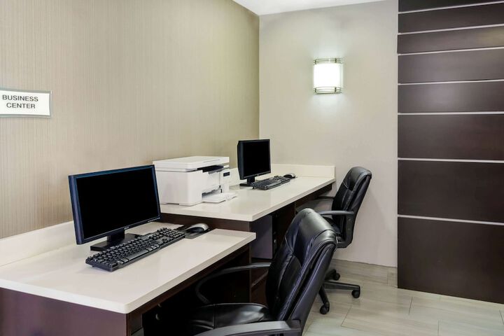 Business Center 39 of 39