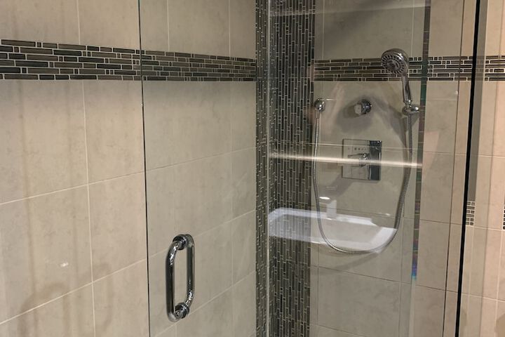 Room 32 of 61