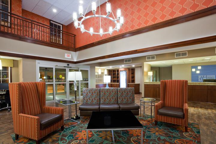Holiday Inn Express Hotel & Suites St. Cloud by IHG