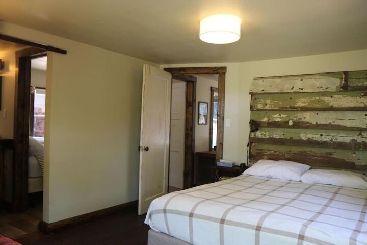 Room 128 of 191
