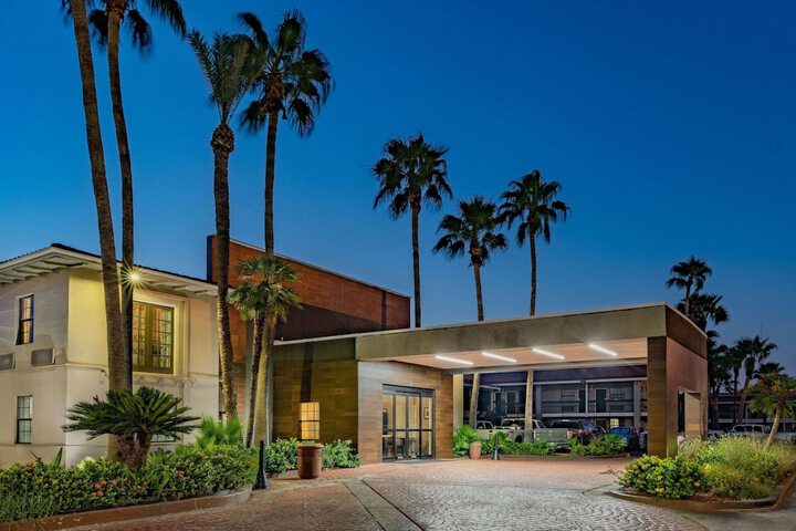 Hotel 3 of 65