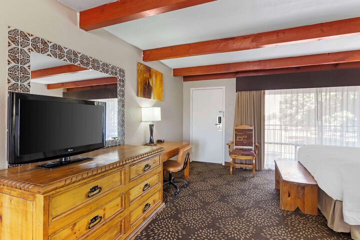 Room 11 of 38