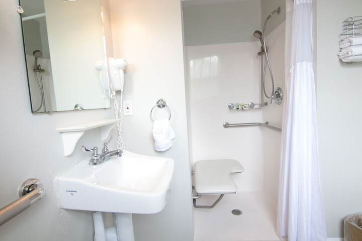 Room 40 of 149