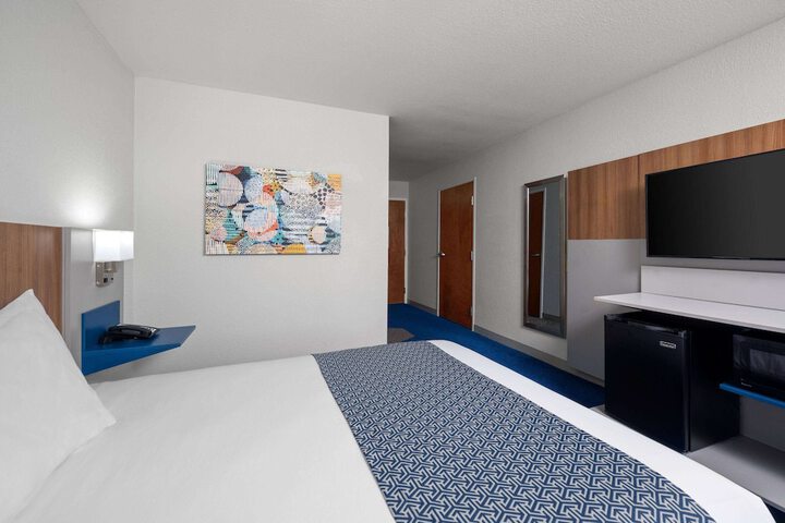 Room 34 of 53
