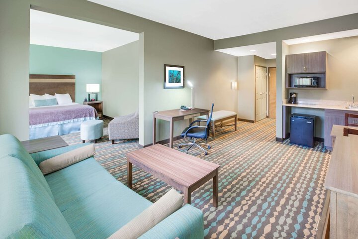 Room 5 of 16