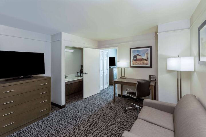 La Quinta Inn & Suites by Wyndham Rockwall