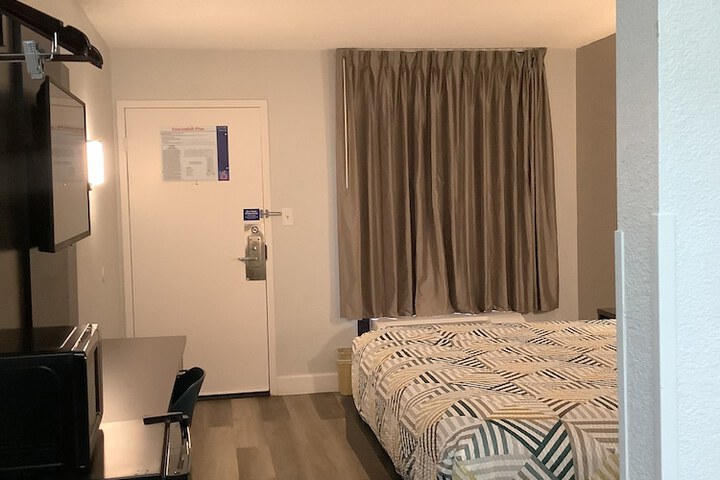 Room 35 of 44