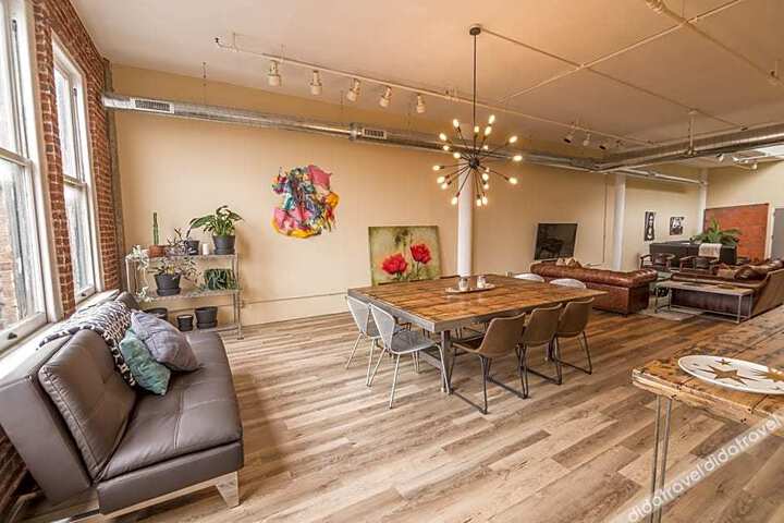 Penthouse Loft in The Heart of Downtown