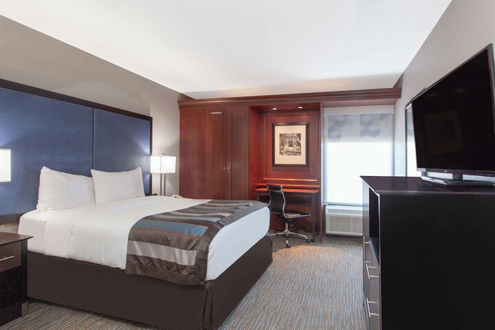Room 8 of 18