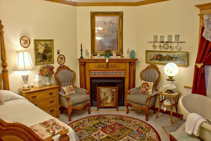 Room 119 of 171