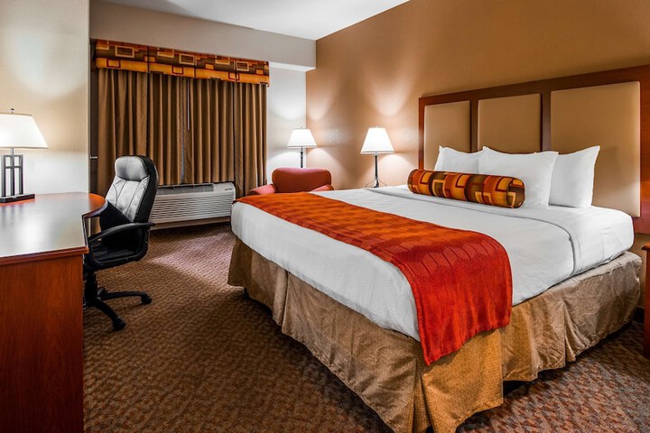Room 6 of 15