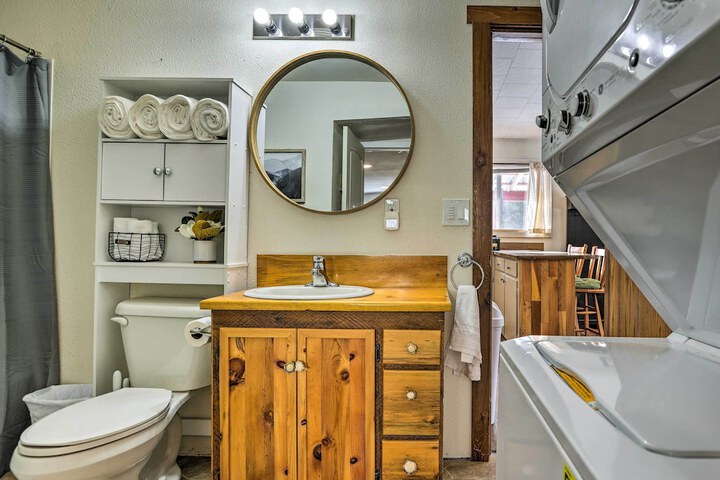 Private La Pine Cabin Rental: 30 Mi to Bend!