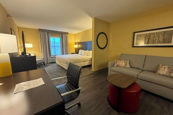 Comfort Inn & Suites Lexington Park near Pax River
