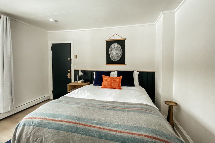 Room 52 of 229